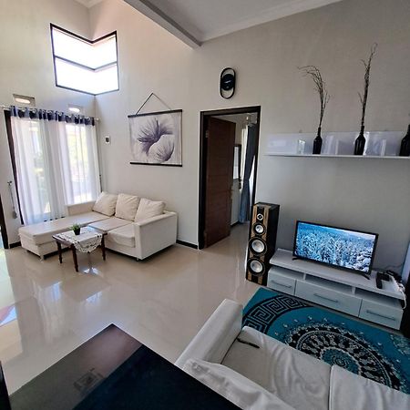 Villa Petit Tour Batu  Exterior photo