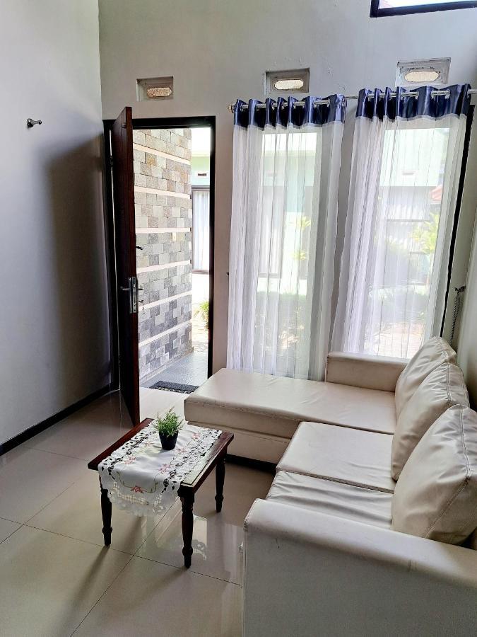Villa Petit Tour Batu  Exterior photo